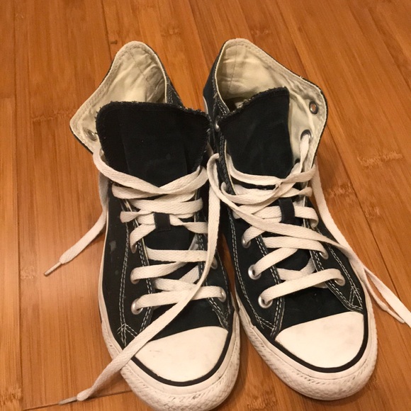 Converse Shoes - Black high top converse